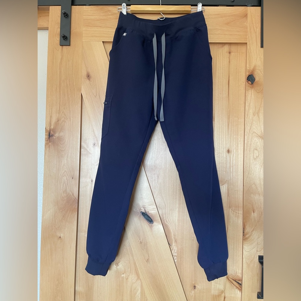 Navy Blue Figs Technical Collection The Jogger Set - Picture 6 of 7
